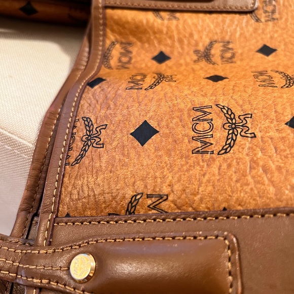 MCM Liz Large Reversible Visetos Shopper Tote Bag - Picture 4 of 11